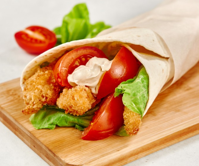 Цезарь-ролл с хрустящей курочкой